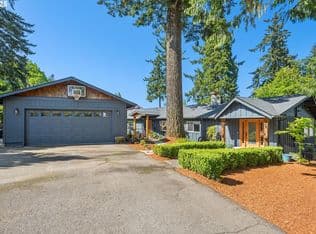 Nearby home at 2475 Hillcrest Dr