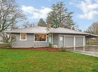 Nearby home at 4405 SE Howe Ln