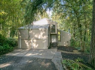 Nearby home at 2545 Hillcrest Ct