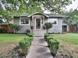 Nearby home at 704 NE 71st Ave