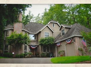 Nearby home at 1214 Stonehaven Ct