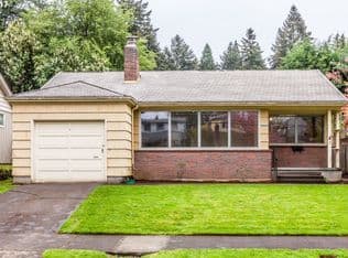 Nearby home at 4402 SE Woodward St