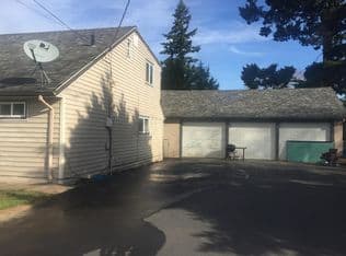 Nearby home at 4345 SE Howe St