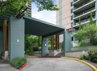 Nearby home at 111 SW Harrison St APT 16A