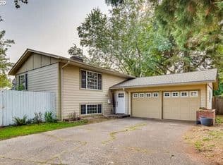 Nearby home at 4306 SE Fieldcrest Dr