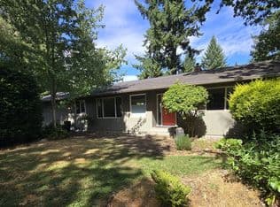 Nearby home at 2422 Hillcrest Ct
