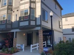 Nearby home at 8879 SW Elena Ln