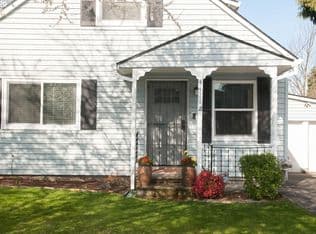 Nearby home at 4411 SE Rhodesa St