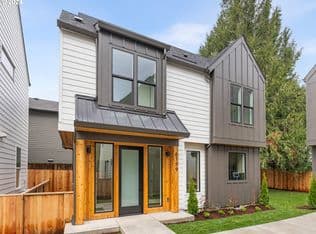 Nearby home at 6199 N Amherst St