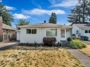 Nearby home at 636 NE 71st Ave