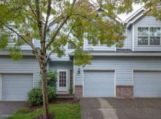 Nearby home at 820 198th Pl