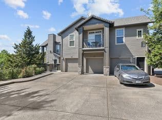 Nearby home at 595 Springtree Ln