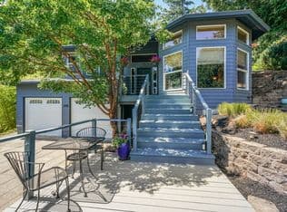 Nearby home at 2418 Woodhaven Ct