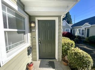 Nearby home at 1510 NE 45th Ave APT 2