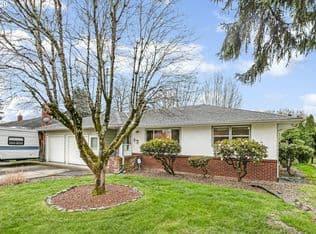 Nearby home at 4404 SE Howe Ln