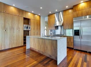 Nearby home at 1511 NE Tillamook St APT 2