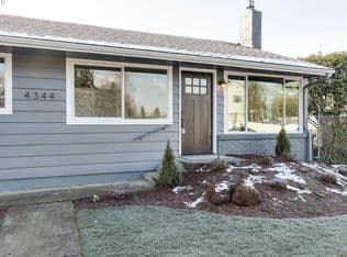 Nearby home at 4344 SE Howe St