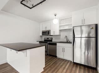 Nearby home at 111 SW Harrison St APT 3E