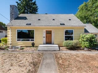 Nearby home at 4921 SE 76th Ave