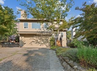 Nearby home at 137 Kingsgate Rd