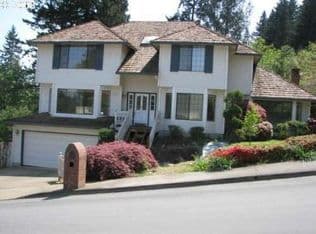 Nearby home at 2010 College Hill Pl