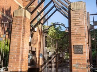 Nearby home at 1500 SW Park Ave APT 221