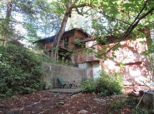 Nearby home at 2325 Marylhurst Dr