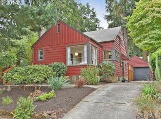 Nearby home at 4422 SE Brooklyn St