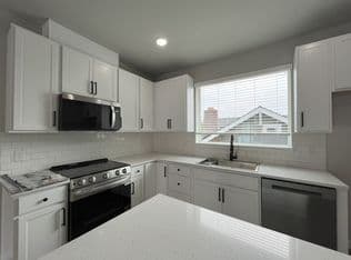 Nearby home at 7920 SE Mitchell St #C