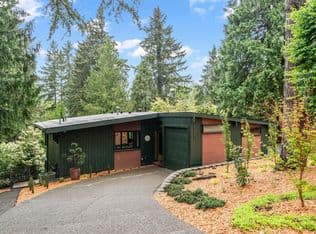 Nearby home at 2085 Sylvan Way