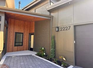 Nearby home at 2227 Ridgebrook Dr