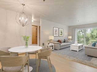 Nearby home at 4611-4631 SW Luradel St #19