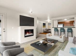 Nearby home at 545 SW 201st Ave #154F5E699