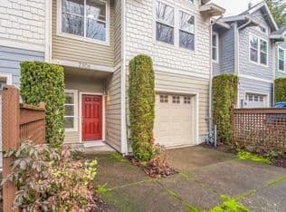 Nearby home at 2306 NE Redelfs Way