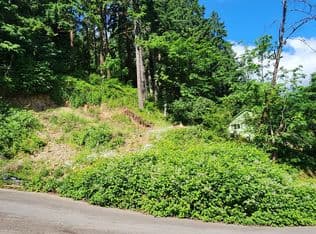 Nearby home at 18366 Hillside Ct