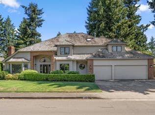 Nearby home at 1311 Stonehaven Dr