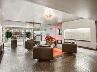 Nearby home at 255 SW Harrison St APT 21H