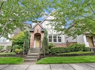 Nearby home at 538 SW 200th Ave