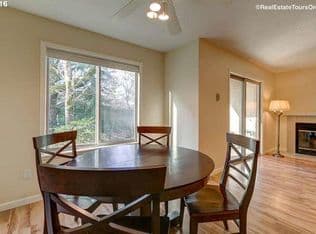 Nearby home at 86 Kingsgate Rd UNIT D104