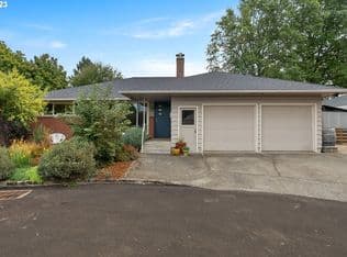 Nearby home at 4889 SE Roberta Ln