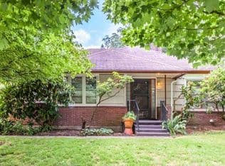 Nearby home at 4340 SE Woodward St