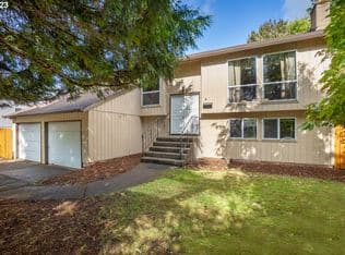 Nearby home at 4627 SE Rhodesa St