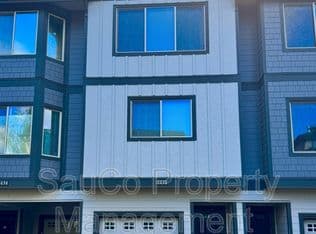 Nearby home at 10438 SW Akilean Ter