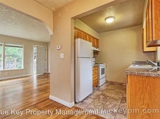 Nearby home at 4935 SE 76th Ave