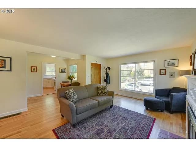 4330 SE Woodward St - Thumbnail 3