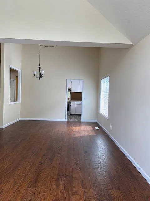 12234 SW Millview Ct - Thumbnail 2