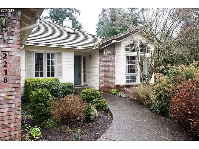 2218 Parkview Ct