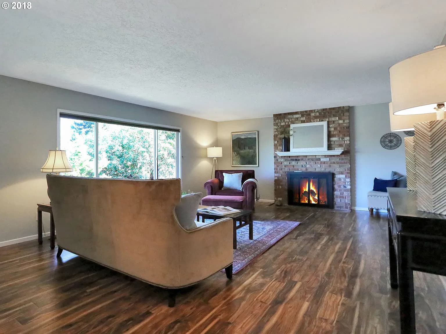 1710 Hillcrest Dr - Thumbnail 2