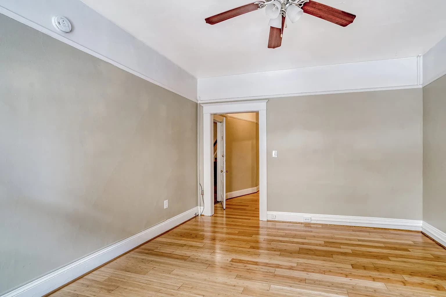 1124 SW Columbia St #4 - Thumbnail 4