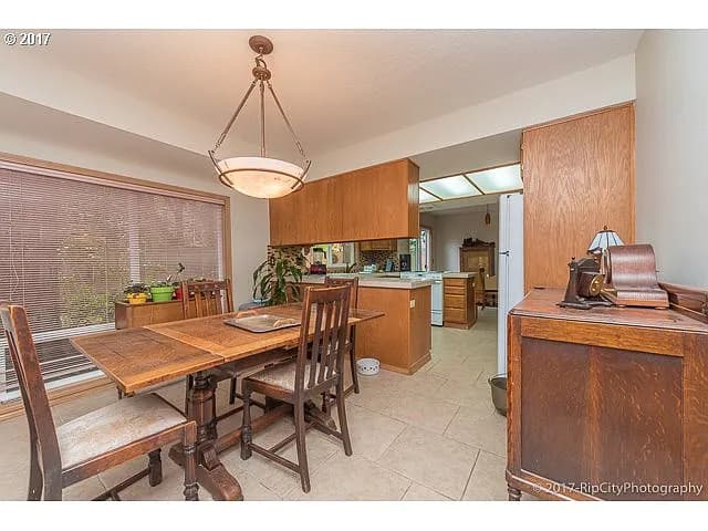 17643 SW Janell Ct - Thumbnail 5